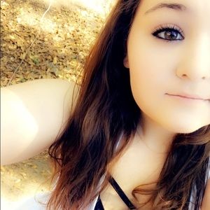 Meet your Posher, Brittni